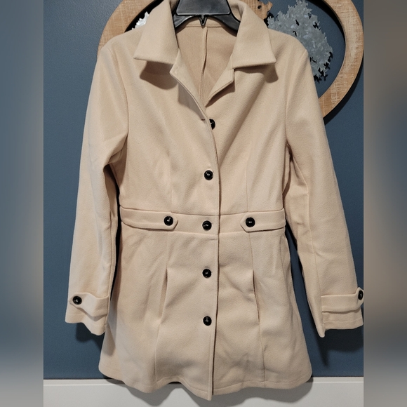 Mid-Length Coat for Women Elegant Notched Lapel & Single-Breasted Button Design. - Picture 2 of 6